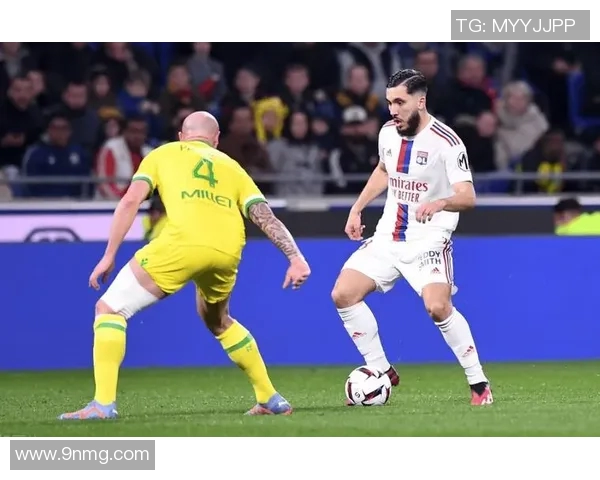 巴约纳与南特的激烈对决展现法甲球队的实力与魅力 巴约纳与南特的激烈对决展现法甲球队的实力与魅力