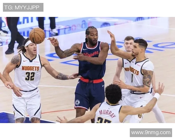 掘金与快船激战正酣约老师领衔指挥精彩对决