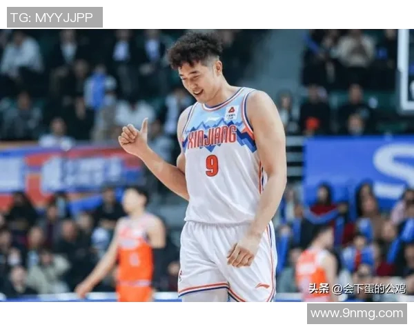 吴冠希在篮球赛场的崛起与成长历程探秘，展现新时代运动员的拼搏精神与团队合作