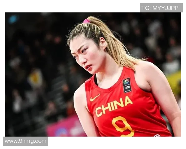 女篮明星李梦挑战成年男子篮球赛展现巾帼不让须眉的风采与实力